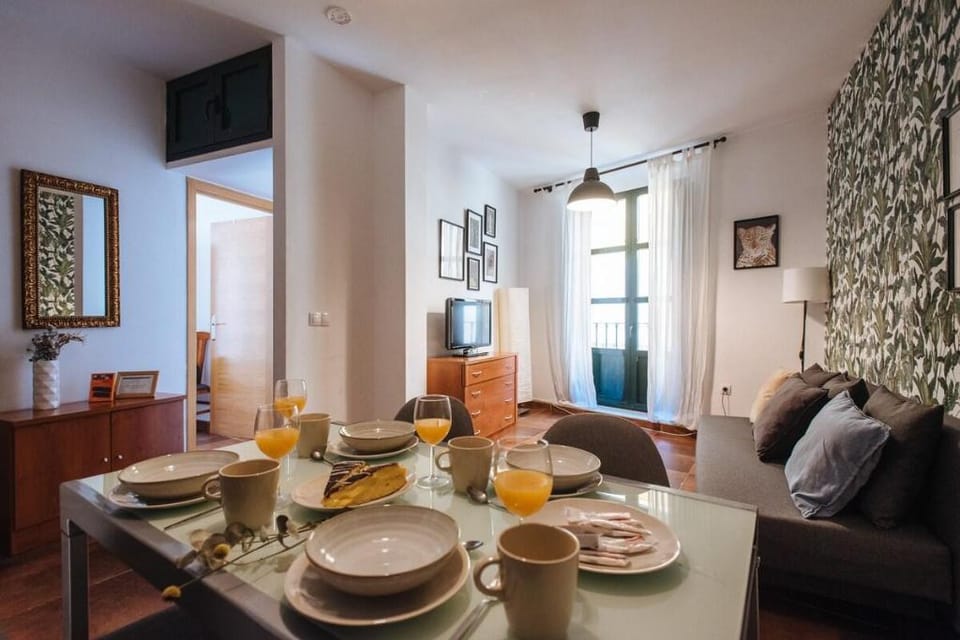 Bright Apartment at Santa Cruz 6 people Parking Op Apartment in Seville