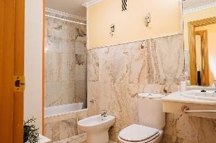 Bright & Beautiful Apartment 4pax Park Opt Vacation rental in Seville