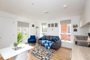 Free Parking & WiFi, EV Plug, En-suite's, King Bed Vacation rental in Leeds