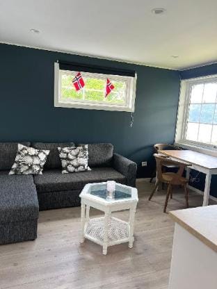 Budget Getaway with Fjord View Apartment in Bergen
