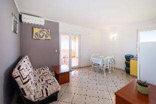 Comfortable apartments Malina B4 br 4 Apartment in Novalja