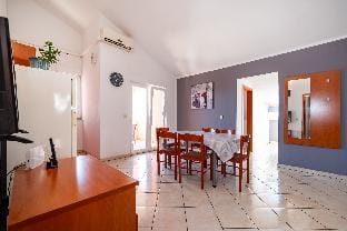 Comfortable apartments Malina C6 br 8 Apartment in Novalja