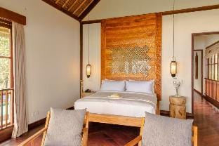Cadudasa Beachfront 6 BR Private Pool Villa ZN67 Villa in Mengwi