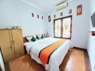 Homestay Syariah Ambarukmo 3 dekat JEC by Simply Homy Vacation rental in Yogyakarta