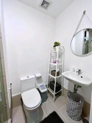 Pahuway Apartment in Makati