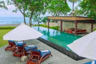 Arnawama Beachfront 6 BR Private Pool Villa DH19 Villa in Mengwi