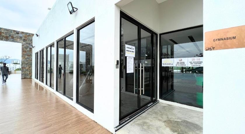 Nilai 5PAX 10 Mins to Aeon Shopping Mall/Pool View Apartment in Negeri Sembilan, Malaysia