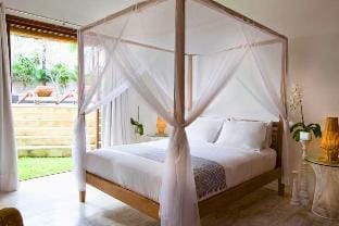 Cadudasa Beachfront 6 BR Private Pool Villa AN31B Villa in Mengwi