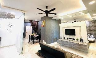 Mansion One | 5pax 1R1B | Cityview | Gleneagles Vacation rental in George Town