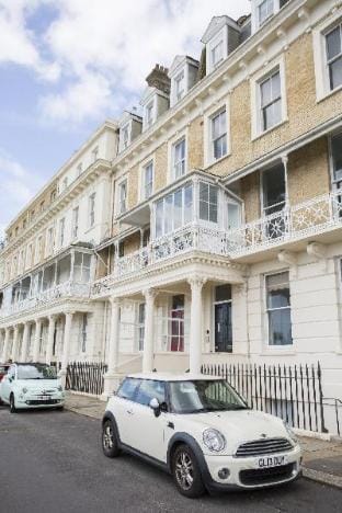 Waves Apartment in Worthing