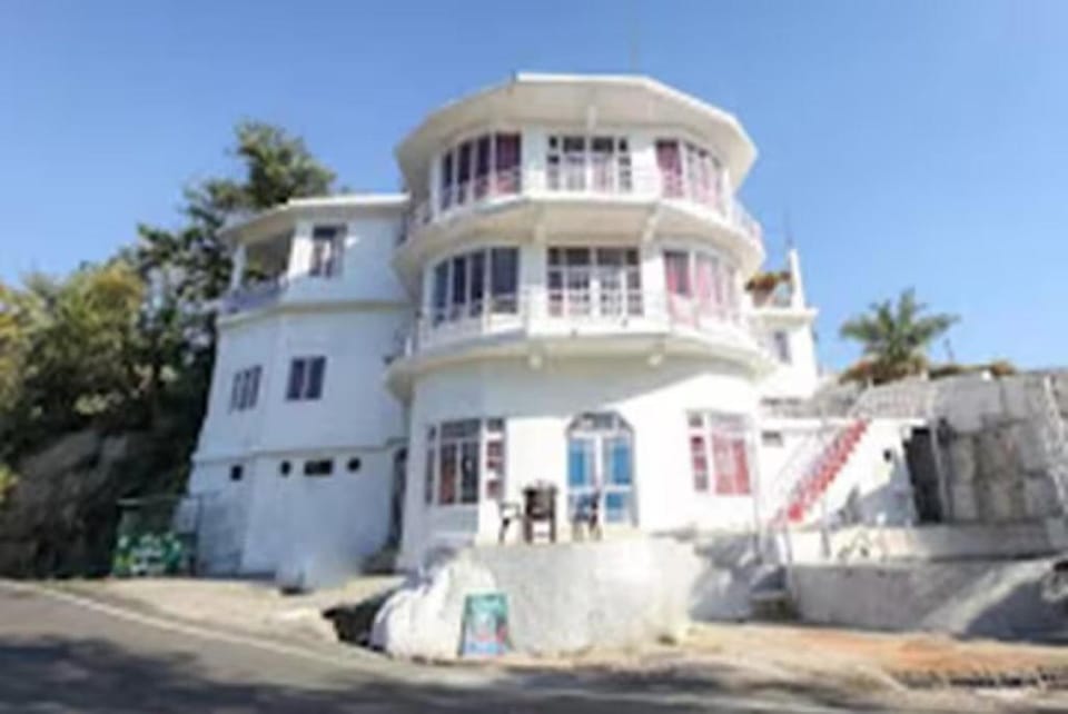Goroomgo Hotel Aqua Waterfall Dharamsala Hotel in Punjab, India