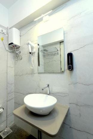 Mumbai 3 BHK | Kitchen + Modern Amenities Apartment in Mumbai