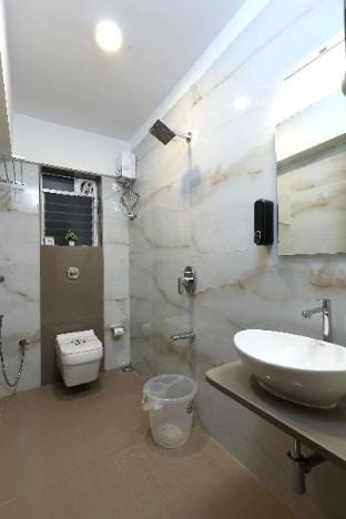 Mumbai 3 BHK | Kitchen + Modern Amenities Apartment in Mumbai
