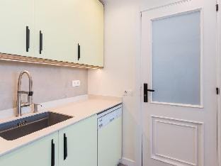 Sitges Spaces Seaside Paradise-Sleeps 8-Oceanfront Apartment in Sitges
