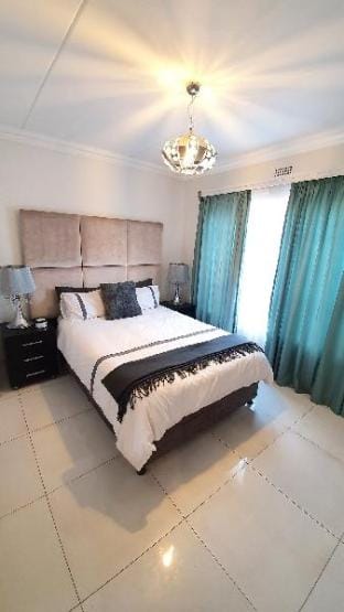 Upmarket 3 Bedroom Apartment Apartment in Sandton