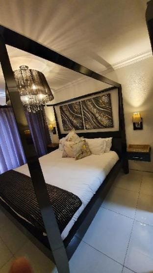 Upmarket 3 Bedroom Apartment Apartment in Sandton