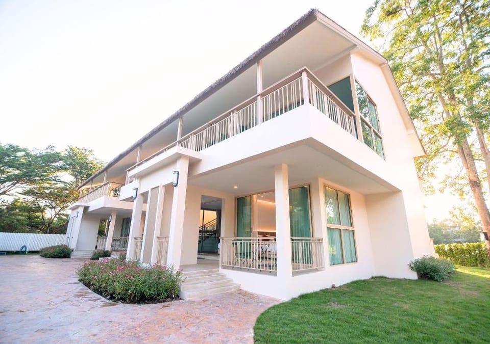 The Poom Cafe Resort Khao Yai Hotel in Laos