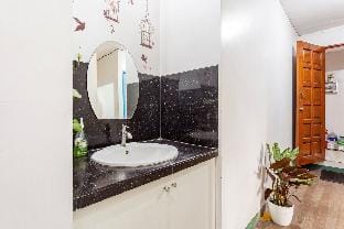 AZUL: Grove area, 2 min walk to UPLB Gate Vacation rental in Calabarzon