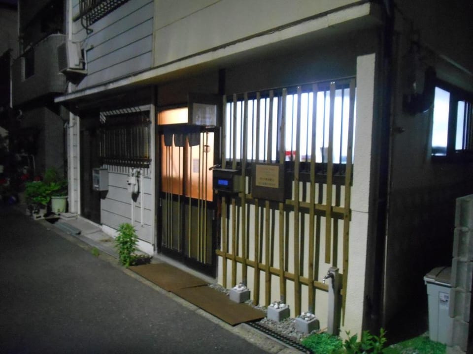 駅徒歩５分大阪駅まで直結どこへもスグの大型庭付Glamping House Apartment in Osaka