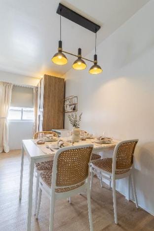 CasaCalivil Nuvali 200mbps WiFi PS4 Netflix | WITH PARKING Apartment in Calamba