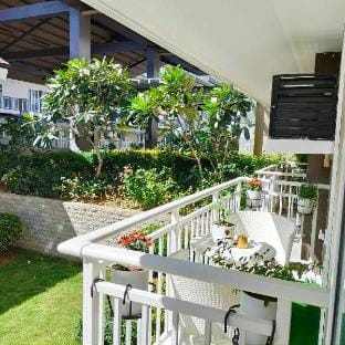 Near Mactan Airport Cozy Condo Amani Grand 121B Apartment in Lapu-Lapu City