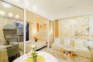 Staycation W/Pool,PS4,Billiards,Netflix, Near NAIA Apartment in Pasay