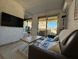 Joli appartement avec terrasse, proche Croisette Apartment in Cannes