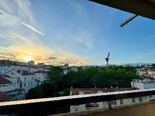 Joli appartement avec terrasse, proche Croisette Apartment in Cannes