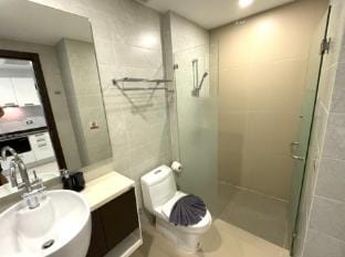 ET612 Convenient studio - quiet spot, pool Apartment in Patong