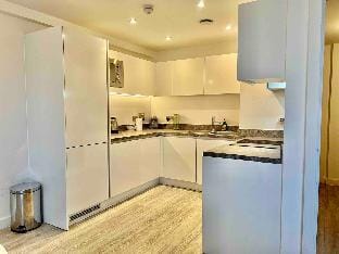 High End 2Bed Duplex Apt With Top Floor Terrace Apartment in Salford