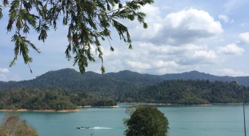 Bamboo House Resort in Khlong Sok