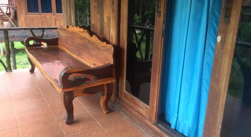 Bamboo House Resort in Khlong Sok