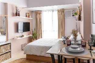 COZYNEST TAGAYTAY CONDO w/ TAAL VIEW at Serin West Apartment in Tagaytay