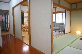 四国愛媛松山市内、まるまる貸切の住宅！駅や商業施設に至近で、徒歩圏内には市駅や高島屋などがあります Villa in Japan