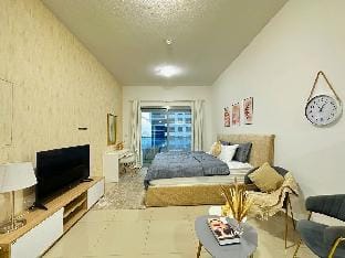Comfy Studio w/ Balcony & Nice Design in Marina Apartment in Dubai