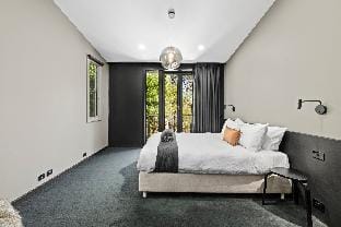 Romantic Lakefront Villa: Cosy Fireplace & Hot Tub Villa in Daylesford