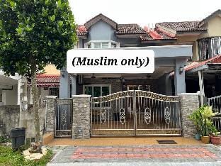 Iwan Ila Homestay Vacation rental in Selangor, Malaysia