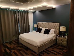 Luxurious One Bedroom Premier retreat in GoldCrest Apartment in Lahore