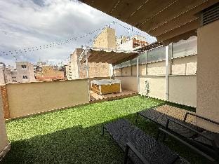 Jacuzzi penthouse in city centre private terraces  Apartment in Alicante
