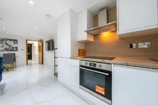 Cozy Haven Suite with patio in Paddington Apartment in City of Westminster