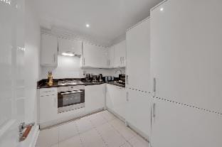Two bedroom Apartment in Hyde Park Corner Apartment in City of Westminster