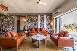 STONE MANSION Villa in Igatpuri