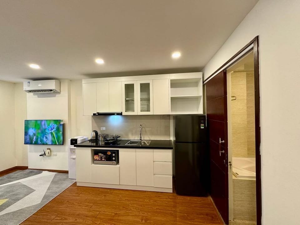 NEW SERVICE APARTMENT-301 TRẦN QUÝ KIÊN, DỊCH VỌNG Apartment in Laos