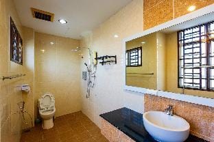 D'Joystay/5mins to Aeon Mall/BBQ/karaoke/15pax Vacation rental in Johor Bahru