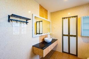 D'Joystay/5mins to Aeon Mall/BBQ/karaoke/15pax Vacation rental in Johor Bahru
