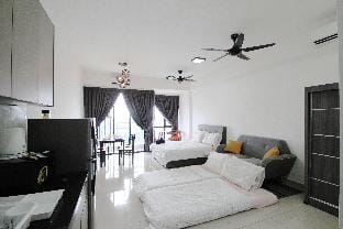 A Lovely, Utropolis Studio Near KDU, FREE Parking Apartment in Petaling Jaya