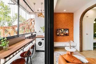 TRAIN VIEW/soundproof door/Balcony/4BRS/HoanKiem Vacation rental in Hanoi