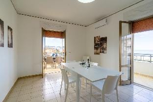 bicamere con terrazza vista mare Vacation rental in Calabria