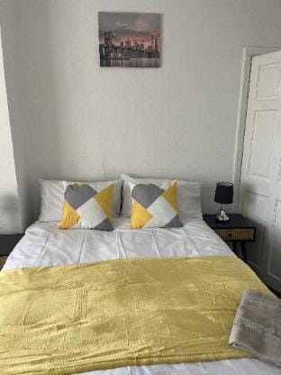 Droylsden House Vacation rental in Manchester