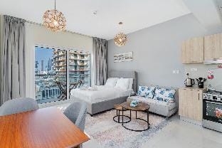 Cityscape Studio I Gym, Pool, & Cozy Views Apartment in Dubai